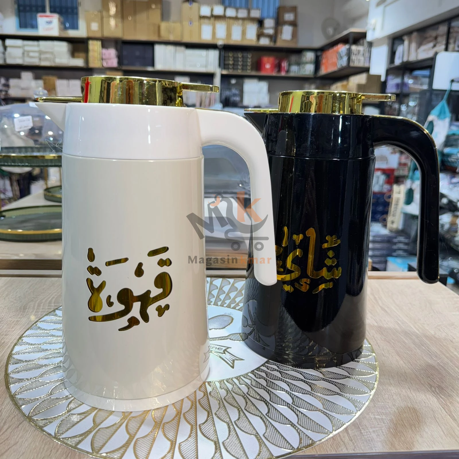 Thermos à café 1L en plastique avec touche doré– Gardez vos boissons chaudes ou froides longtemps