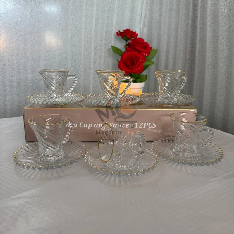 Série de 6 tasses en verre avec sous-tasses