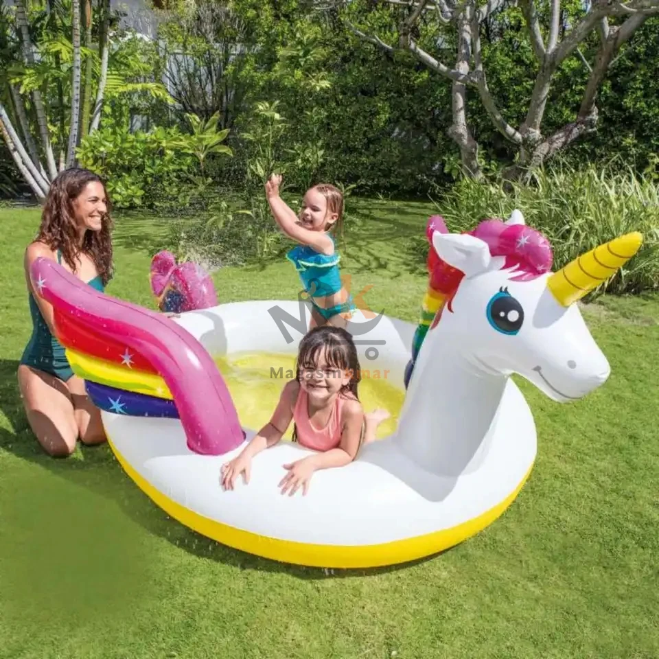 Piscine gonflable en forme de licorne