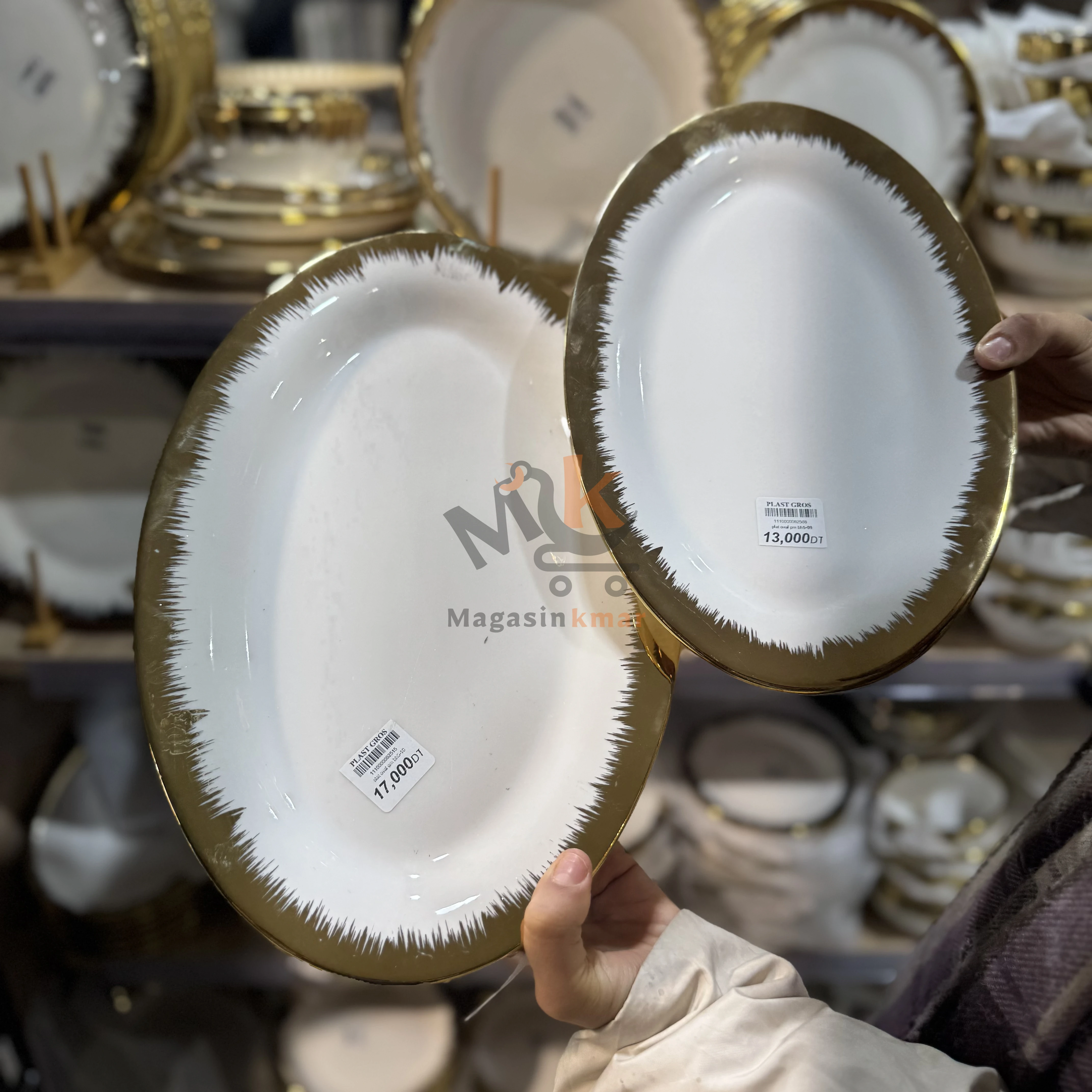 Plat ovale en céramique avec touche dorée PM – Élégant pour service et réception