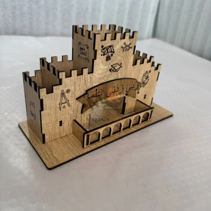Porte-stylo en bois forme château – Organisateur décoratif pour bureau ou enfant
