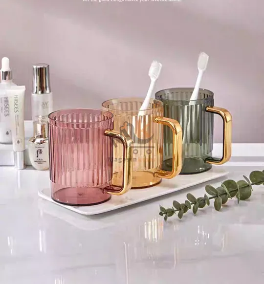 Gobelet en plexi transparent