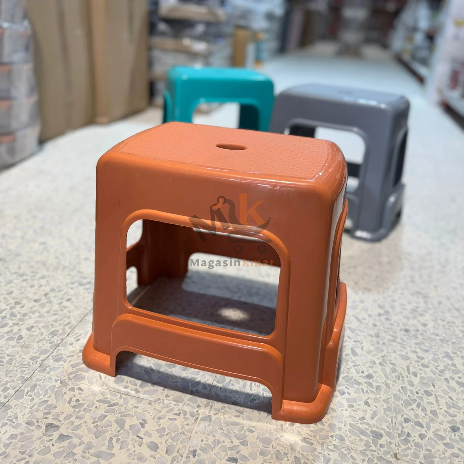 Tabouret en plastique robuste – Hauteur 31 cm – Léger et polyvalent