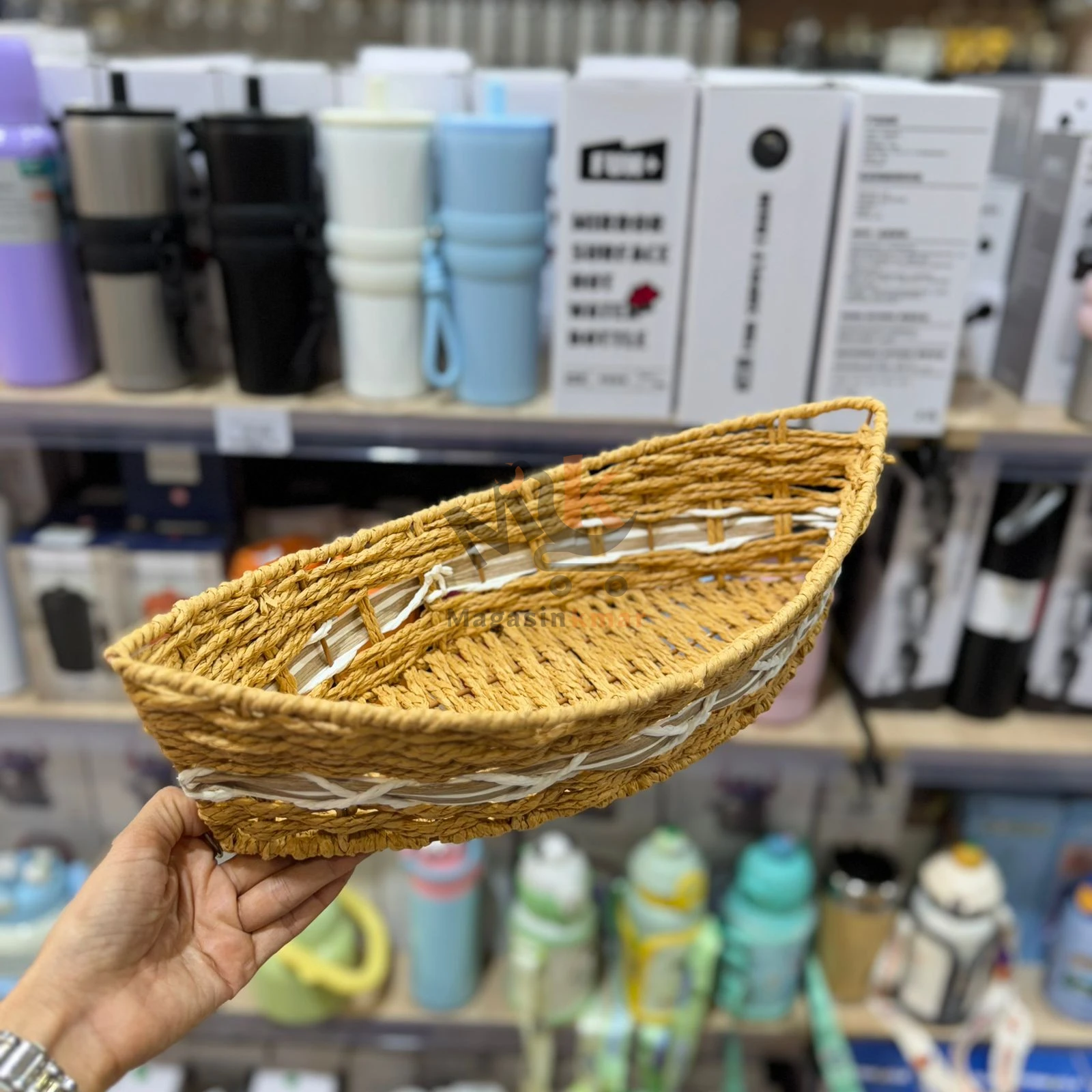 Corbeille en plastique imitation osier forme flouka PM