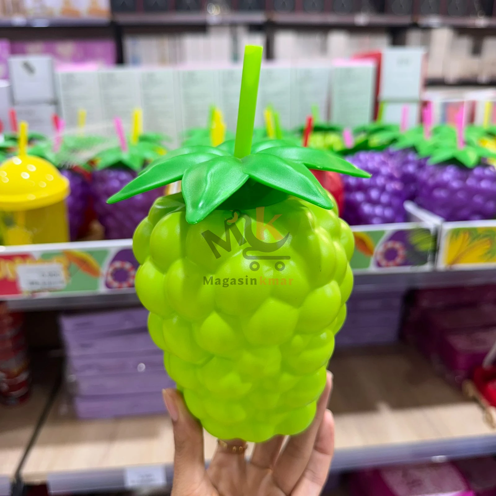 Chope en plastique avec paille – Design amusant en forme de légumes