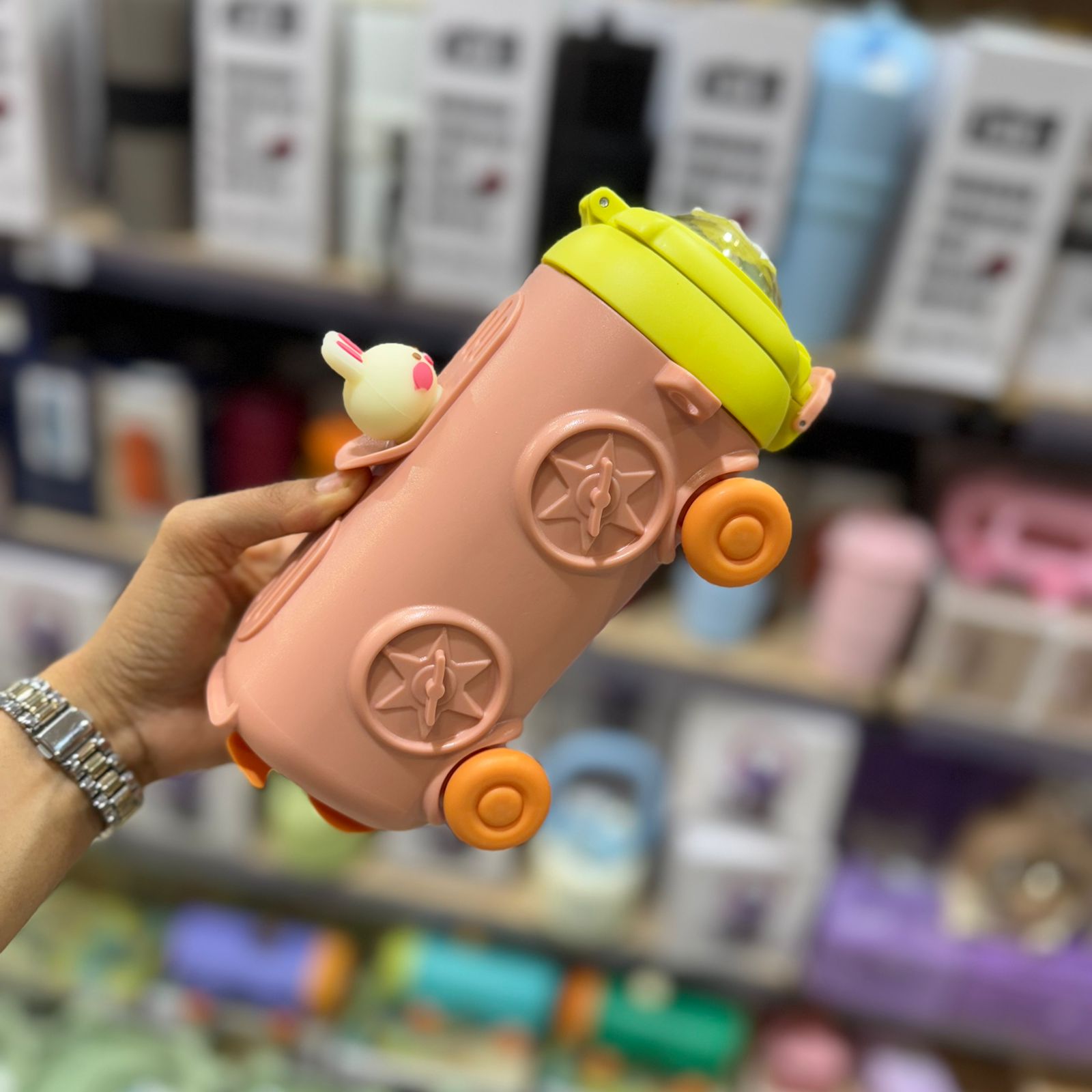 bouteille d'eau en plastique forme avion