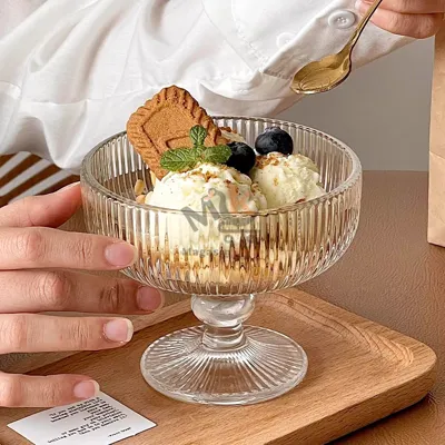 Set de coupes à glace en verre avec touche dorée